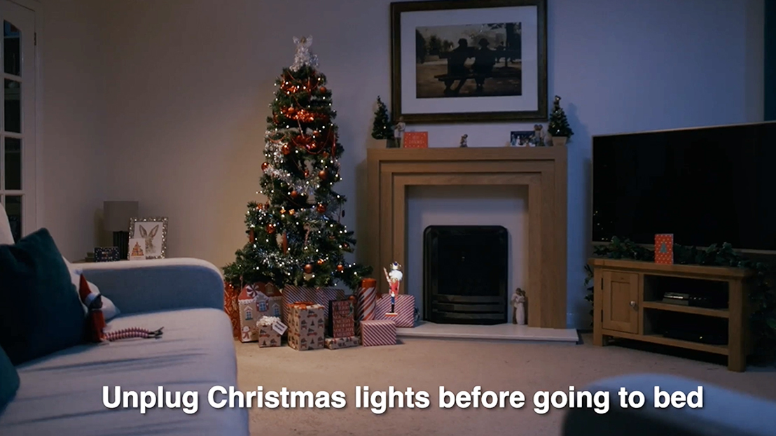 Putting up your #Christmas tree this weekend?🎄
Whether you’ve bought a real Christmas tree, or you’re using an artificial one, make sure you’ve positioned it carefully.
Keep it far away from open fires and heaters, and don't forget to turn off the lights before bed!