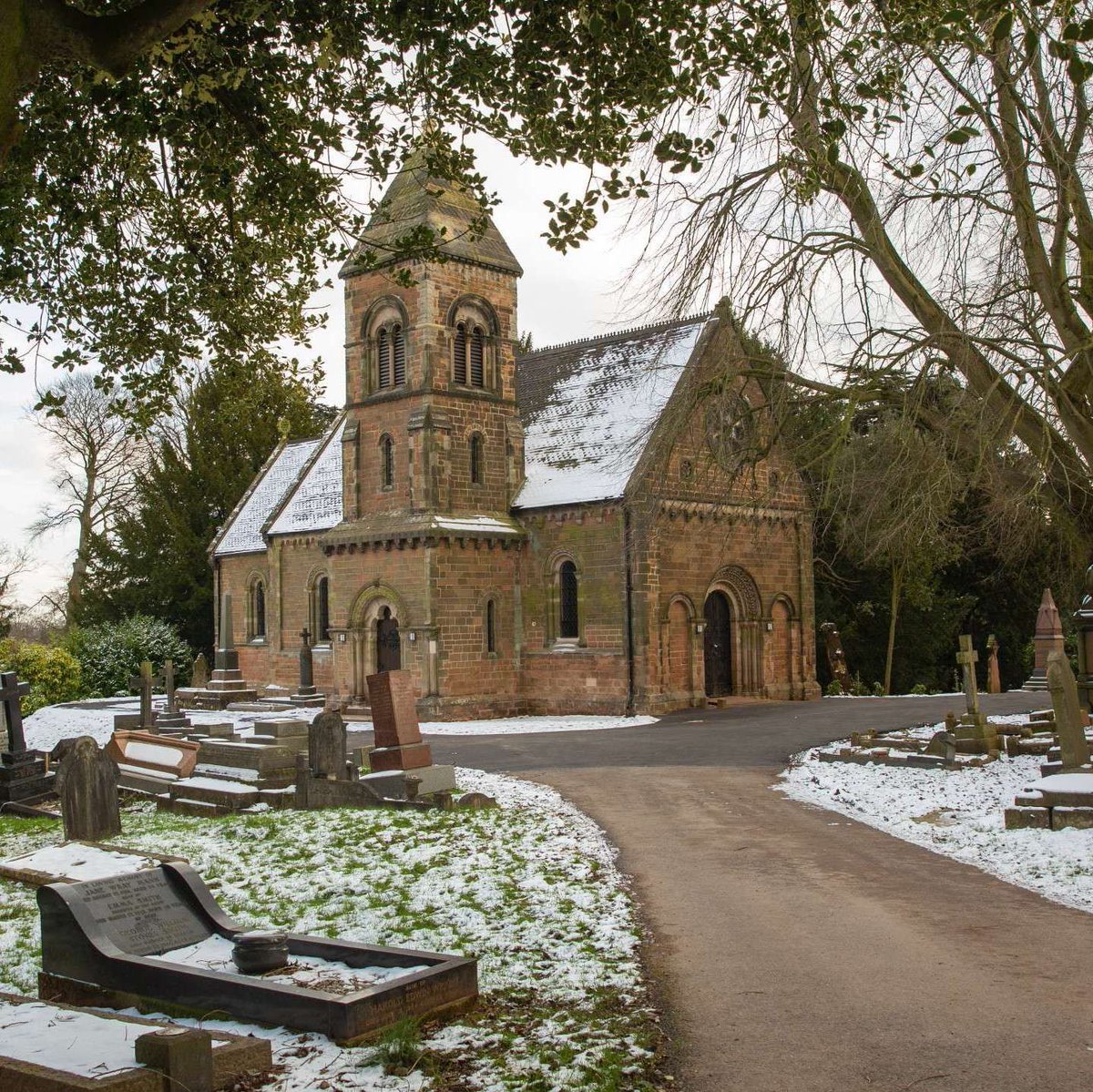 Our volunteers have been getting the Anglican Chapel ready for Christmas. Wreath making and Christmas concert are sold out but there are still tickets for Christmas yoga and festive refreshments with Iva Dyke on Tuesday 17 December - book on our website historiccoventrytrust.org.uk/whats-on/chris…