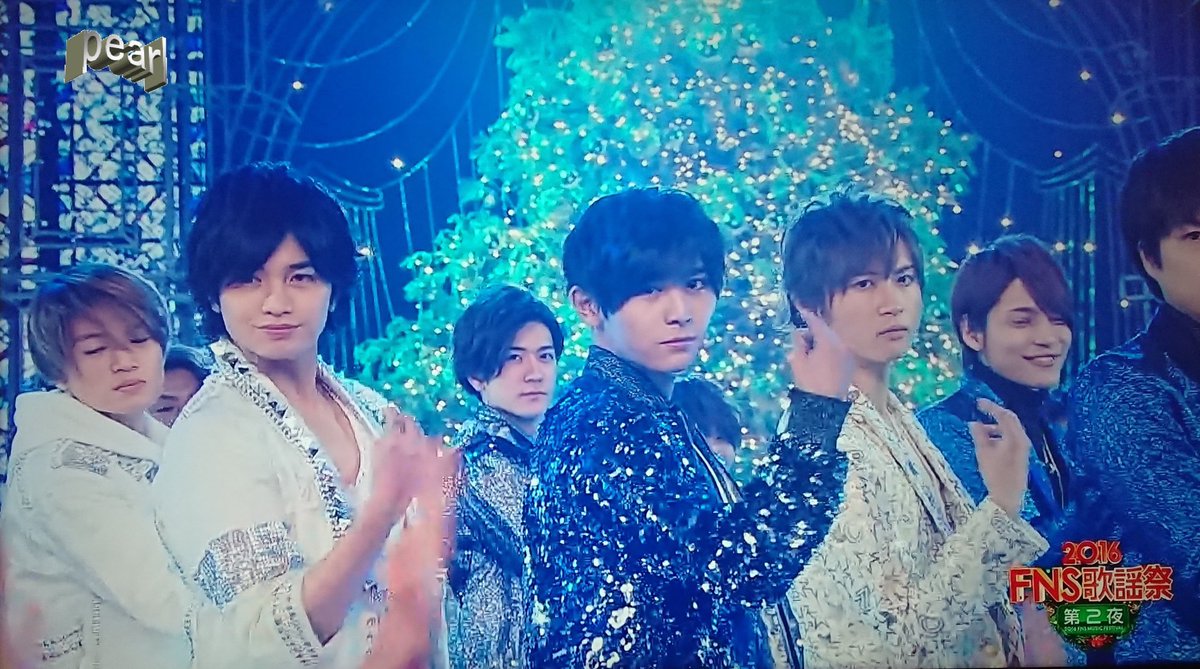 roor5um1's tweet photo. 事務所内ではなにかとセンターに置かれがちだったけど、ついにFNS公式(?)センターになった山田涼介さん。 https://t.co/jcq5Rlyd6q