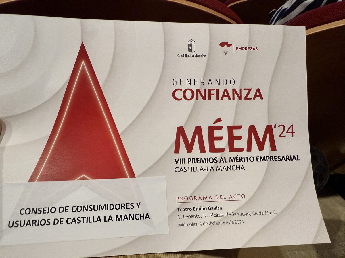 FUCICLM's tweet photo. En la entrega de los VII Premios al Mérito Empresarial de @gobjccm 
Generando Confianza, también en los consumidores. 
Nuestro Presidente @PedroRomerR asiste en representación del Consejo de Consumidores de C-LM. https://t.co/8JmZyCWGSD