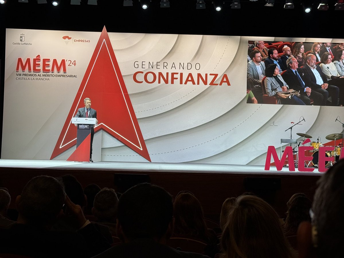 FUCICLM's tweet photo. En la entrega de los VII Premios al Mérito Empresarial de @gobjccm 
Generando Confianza, también en los consumidores. 
Nuestro Presidente @PedroRomerR asiste en representación del Consejo de Consumidores de C-LM. https://t.co/8JmZyCWGSD