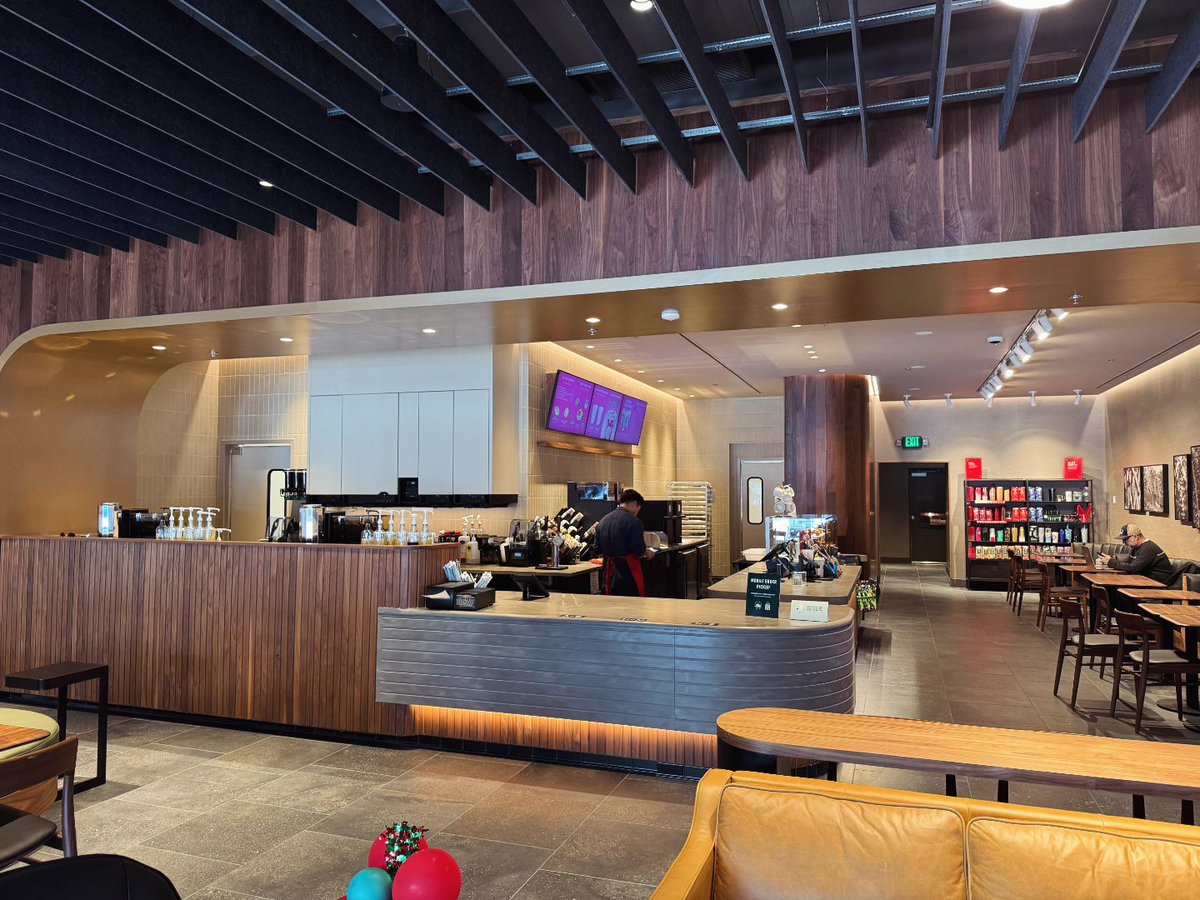 CrestviewCo's tweet photo. Starbucks' newest location is ✨ now open ✨ at Preston Alexis Village in North Dallas. Stop by today for your favorite holiday drink! 💚 ☕

#GrandOpening #Starbucks #Coffee #PrestonAlexisVillage #PrestonRd #AlexisRd #Addison #FarNorthDallas #DFW #DFWRetail #CrestviewRE https://t.co/evDKDqoAv6