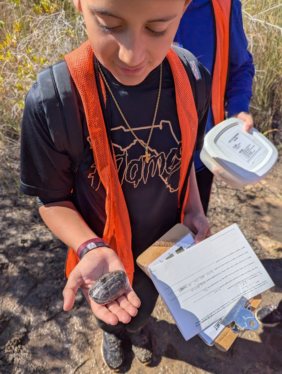PiperEarthSpace's tweet photo. SWAMP day 2 with @IMS_Indians 🧪🦉🦟
"I'd live out here"
"This is like...the greatest adventure" https://t.co/s1W6Tnjftz