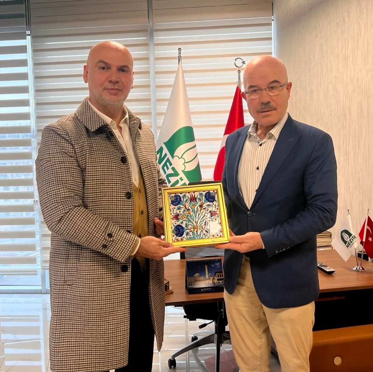 KIYAMDER Genel Başkanı M. Emin Demir ve beraberindeki heyet, Nezir Derneği’ne nezaket ziyareti gerçekleştirdi. Misafirperverlikleri için Nezir Derneği yöneticilerine teşekkür eder çalışmalarında muvaffakiyetler dileriz.