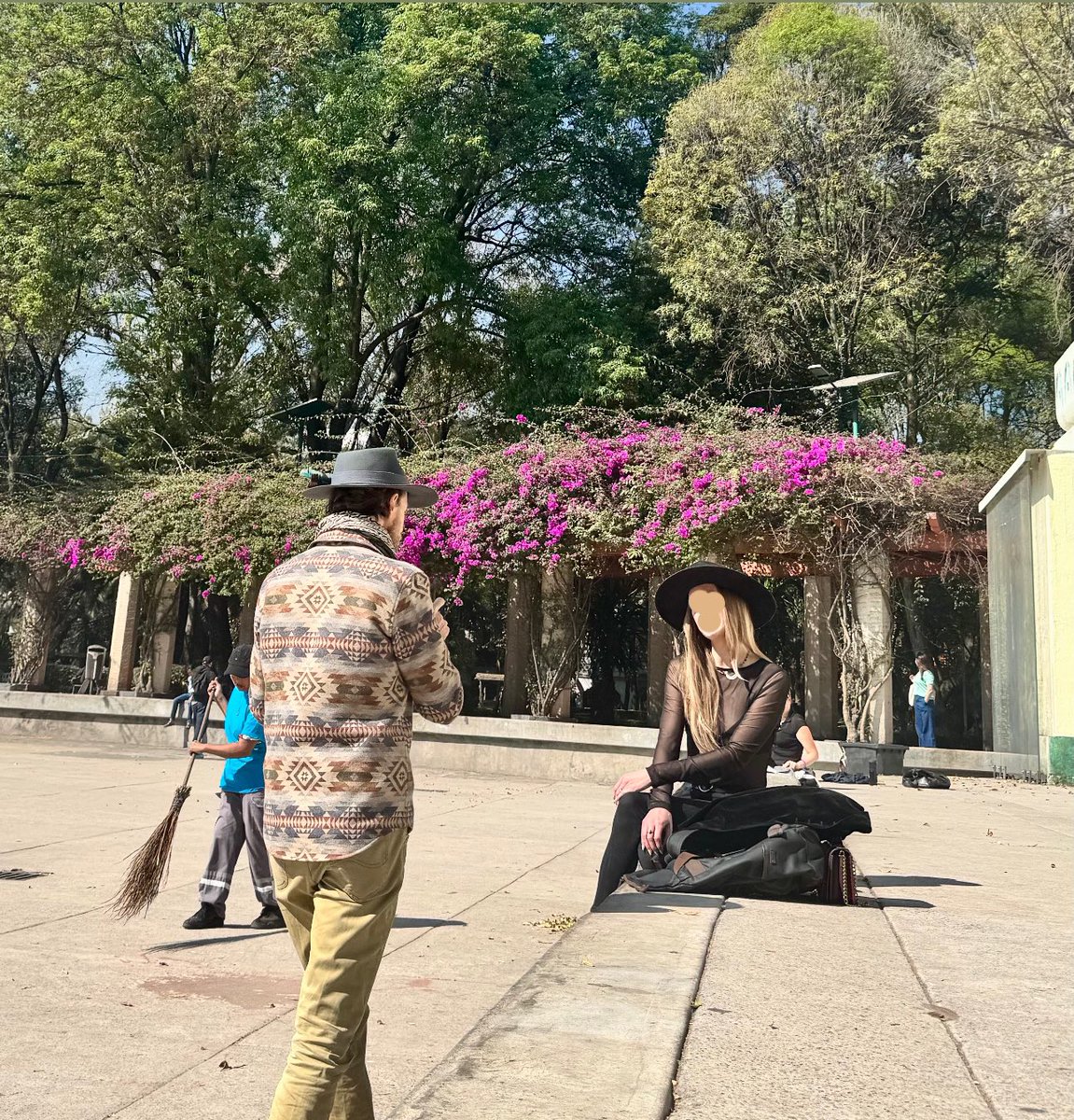 BowTiedPassport tweet media