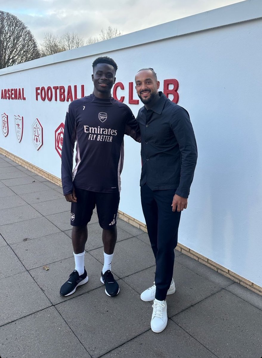 afcstuff's tweet photo. Bukayo Saka x Theo Walcott. 🤝 https://t.co/AqPfgJI1zb