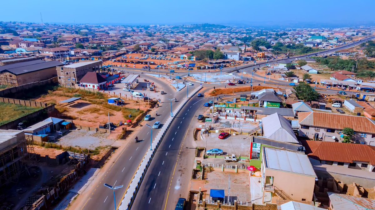 CAPT__Vincent's tweet photo. The newly completed East Bypass Ringroad Osogbo; commissioned earlier by Oyo state Governor @seyimakinde - Clearly Governor Ademola Adeleke had made huge difference in his first 2 years in office; Osun will be better and greater.
#OsunInfraFocus
#AdelekeMidtermScorecard https://t.co/OkvekLTQxm
