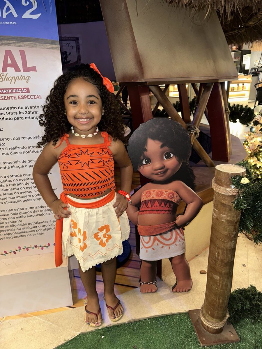 choquei's tweet photo. 🚨VEJA: Pai mostra a filha fantasiada de Moana e imagem encanta a web. https://t.co/M2le2owIim