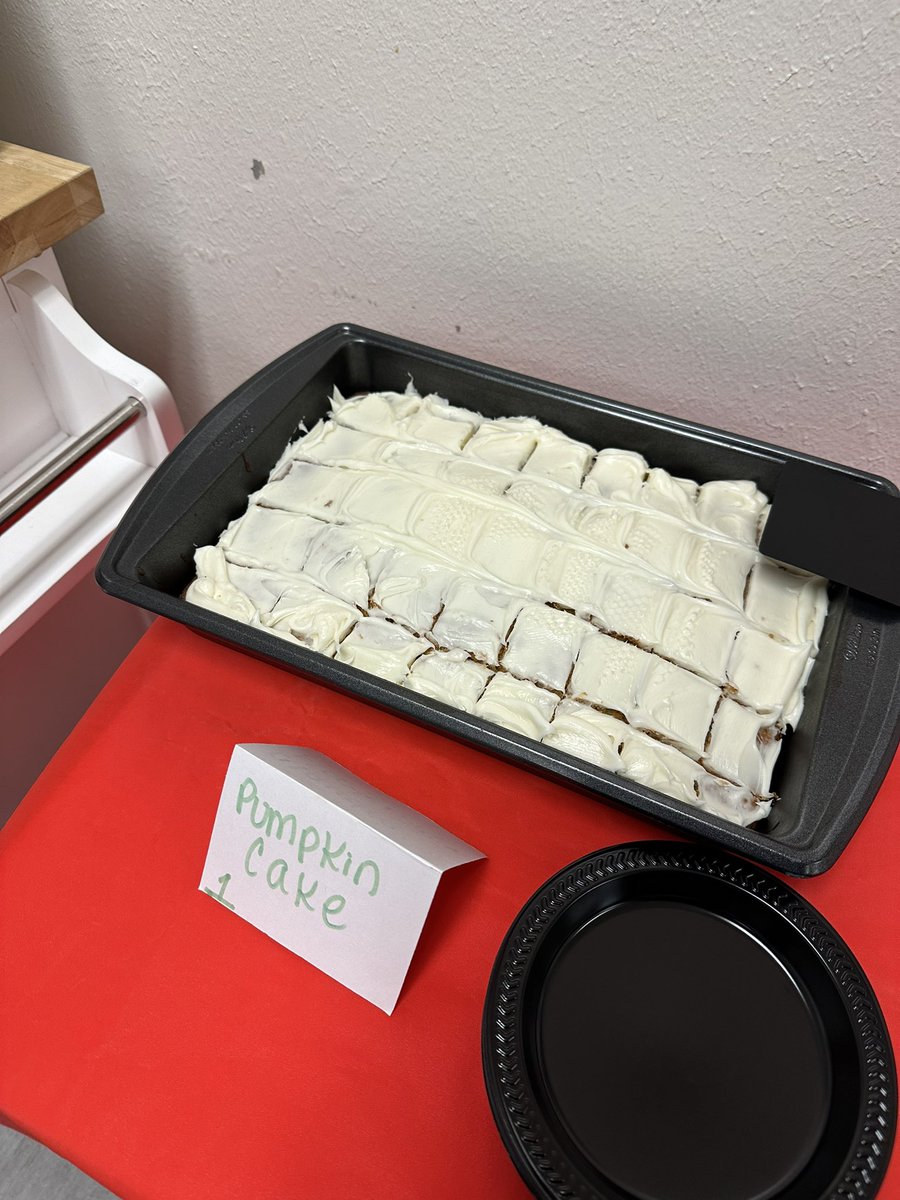 It was cookie day but I made a pumpkin cake instead to spice things up. Ya see what I did there?  😂. Need sugar to make it through the week. ❤️. #TEScelebrates