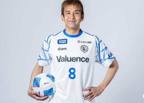 First Japanese player in the Premier League 🇯🇵

Made his Arsenal debut the same month Saka was born (September 2001) ✨

Didn't quite make it at the club, but playing until 45 years old is some going. 

Happy retirement Junichi! 👏