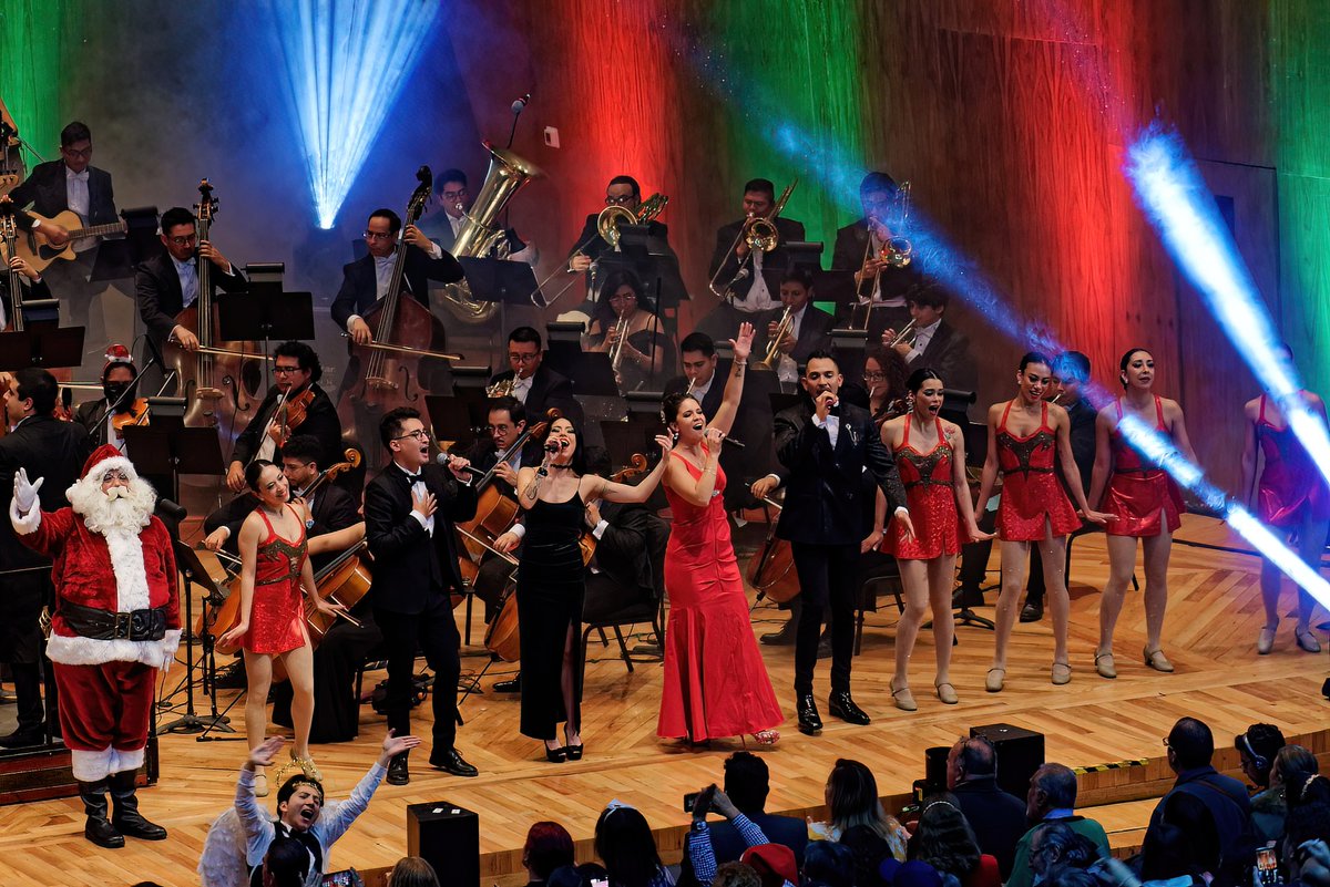 _MenuTeatral's tweet photo. 🎶✨ La Filarmónica de las Artes celebra la Navidad con un evento único: Navidad Espectacular Un concierto lleno de música sinfónica y voces destacadas, para compartir la magia de la Navidad en familia y reflexionar sobre los valores que nos unen. 
🗓 Fechas: 21, 22 y 25 de diciembre 📍 Sala Silvestre Revueltas - Centro Cultural Ollin Yoliztli, CDMX
https://t.co/h5YStNXSKO