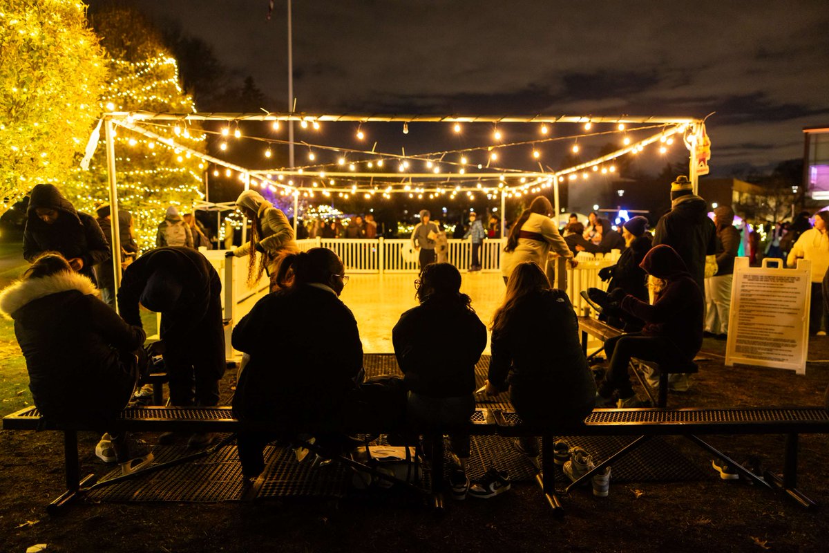 AdelphiU's tweet image. Earlier this week, we celebrated our annual Winter Lighting Spectacular! We love to see our campus all lit up for the holiday season. #MyAdelphi