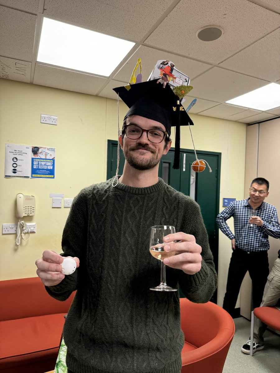 wenboEffector's tweet image. Very proud of my brilliant student Alex @alexjmcclelland for getting his PhD! Congratulations Dr McClelland! Well done! So happy to have you in the lab! #proudPI #citrusgreeningdisease #MPMI