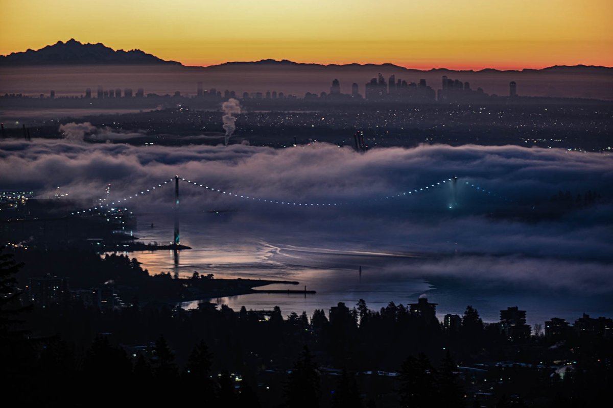 MarksGonePublic's tweet image. 🌅 Foggy sunrise vibes this morning. 💤 That 5 AM alarm is catching up with me—time for a quick nap! 😴 #SunrisePhotography #EarlyBird