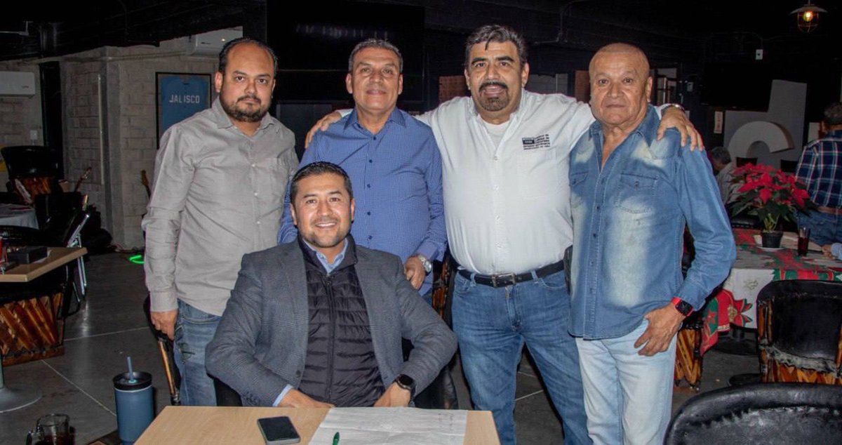 ingmirnamis's tweet photo. Compartimos una tarde muy agradable con amigas y amigos del Clúster de Ingenierías Jalisco y sus especialidades, durante su posada 2024.

Agradecemos al Ing. José Rincón (@peperincon5) y al Ing. Gabriel Oroz (@OrozBitar) por la invitación y por hacer posible este encuentro tan especial.