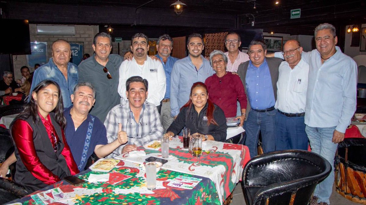 ingmirnamis's tweet photo. Compartimos una tarde muy agradable con amigas y amigos del Clúster de Ingenierías Jalisco y sus especialidades, durante su posada 2024.

Agradecemos al Ing. José Rincón (@peperincon5) y al Ing. Gabriel Oroz (@OrozBitar) por la invitación y por hacer posible este encuentro tan especial.