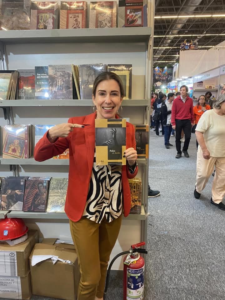 📚✨Julia Santibáñez visitó este fin de semana nuestro stand en la Feria Internacional del Libro de Guadalajara. Pueden encontrar ejemplares de "Pulso ad_herido", publicado por Bonilla Artigas Editores, y otros títulos del sello Bonart en el stand L 17.

#FILGuadalajara