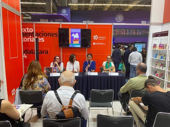 ✨📚Compartimos con ustedes algunas imágenes de la presentación de “Otros enfoques sobre literatura infantil y juvenil”, publicado por Bonilla Artigas Editores, realizada el domingo 1 de diciembre en la  Feria Internacional del Libro de Guadalajara .

#FILGuadalajara #twitter