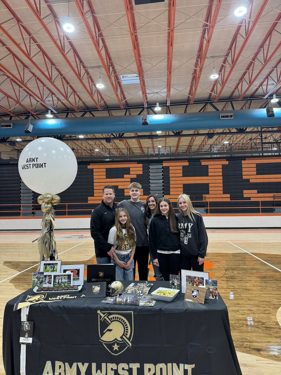 TGooch2025's tweet photo. Signed! 🏴‍☠️
@ArmyWP_Football https://t.co/b0bYCRKxMe
