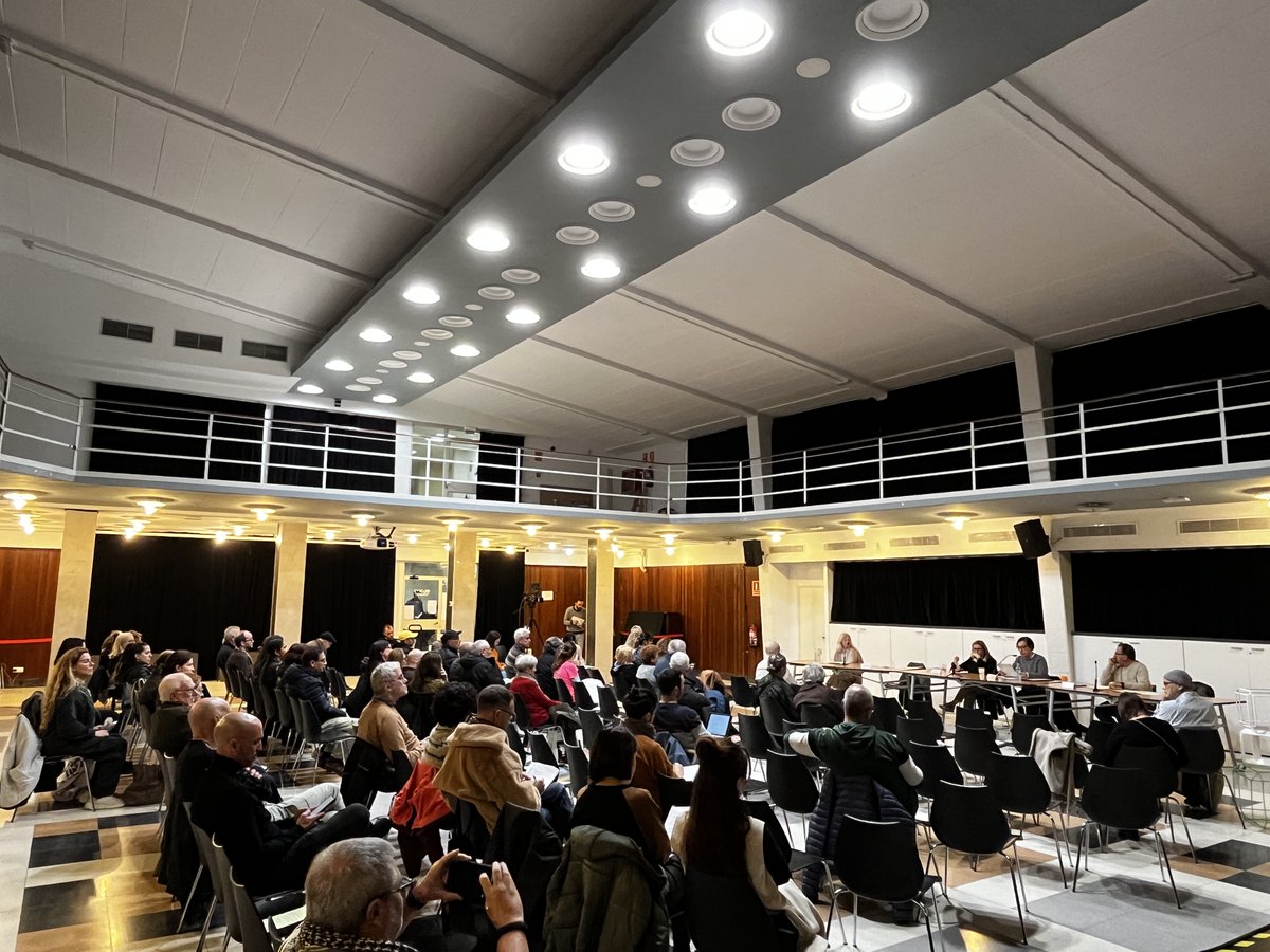 🆕 El Consell de Barri de #laMarina escull Ana Montoro, directora de la Unió d'Entitats, com a nova vicepresidenta de la Marina de Port.

ℹ️ Ara, la regidora informa de totes les actuacions municipals en marxa als barris de la Marina.

▶️ ja.cat/Marina