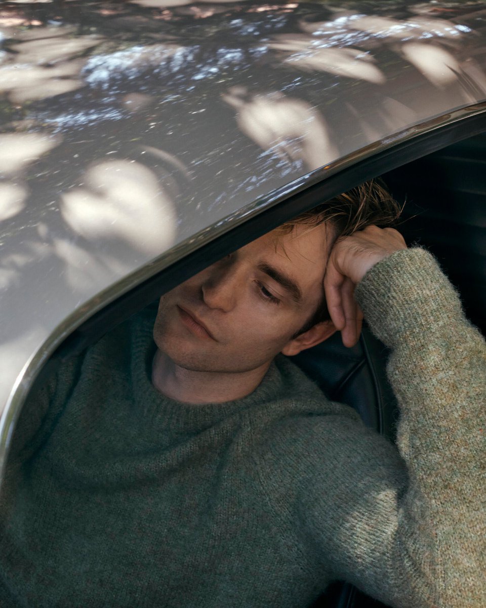 DCComicsARG's tweet photo. ¡NO, POR FAVOR!

Robert Pattinson aseguró que es probable que se retire de la actuación una vez culminada la trilogía de #TheBatman 

“Podría realmente estar jubilándome al final de ella”.

😔🦇 https://t.co/kldLUnzZrk
