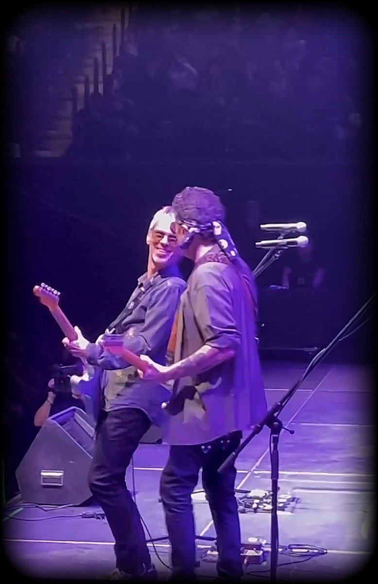 Palabras más, palabras menos...

                 𝐑 𝐨 𝐝 𝐫 í 𝐠 𝐮 𝐞 𝐳❗️

  Andrés Calamaro   ▪︎   Ariel Rot