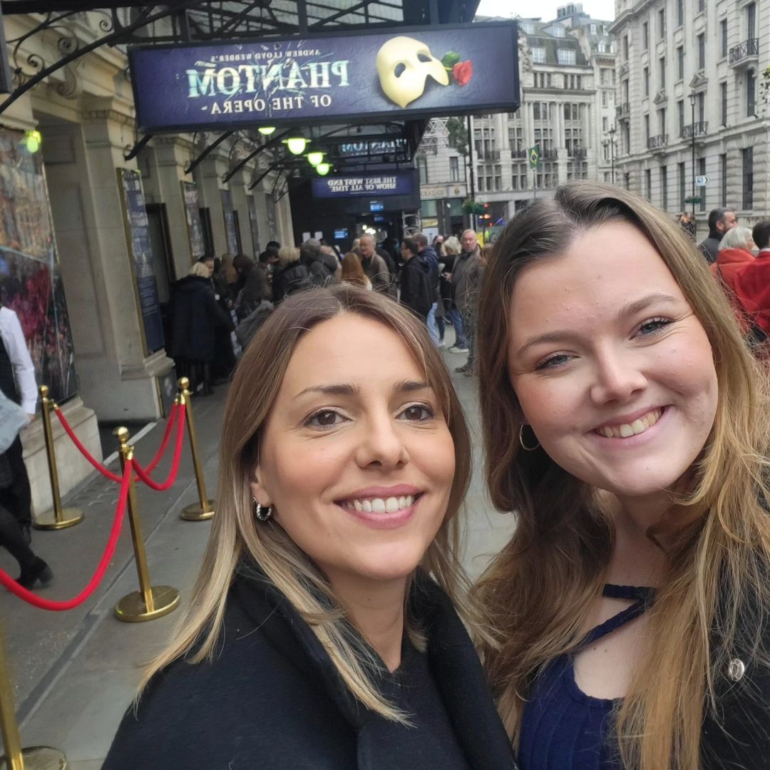 PhantomOpera's tweet photo. Bidding our Phans a very warm welcome this festive season 🌹

We love seeing you all enjoying the spectacle, make sure to use the hashtag #PhantomLondon for a chance to be featured!

📸 beckygriffin__ , taylor__brice00, milliematthews0905, anjelica.spanu https://t.co/ectS6Z6hG7