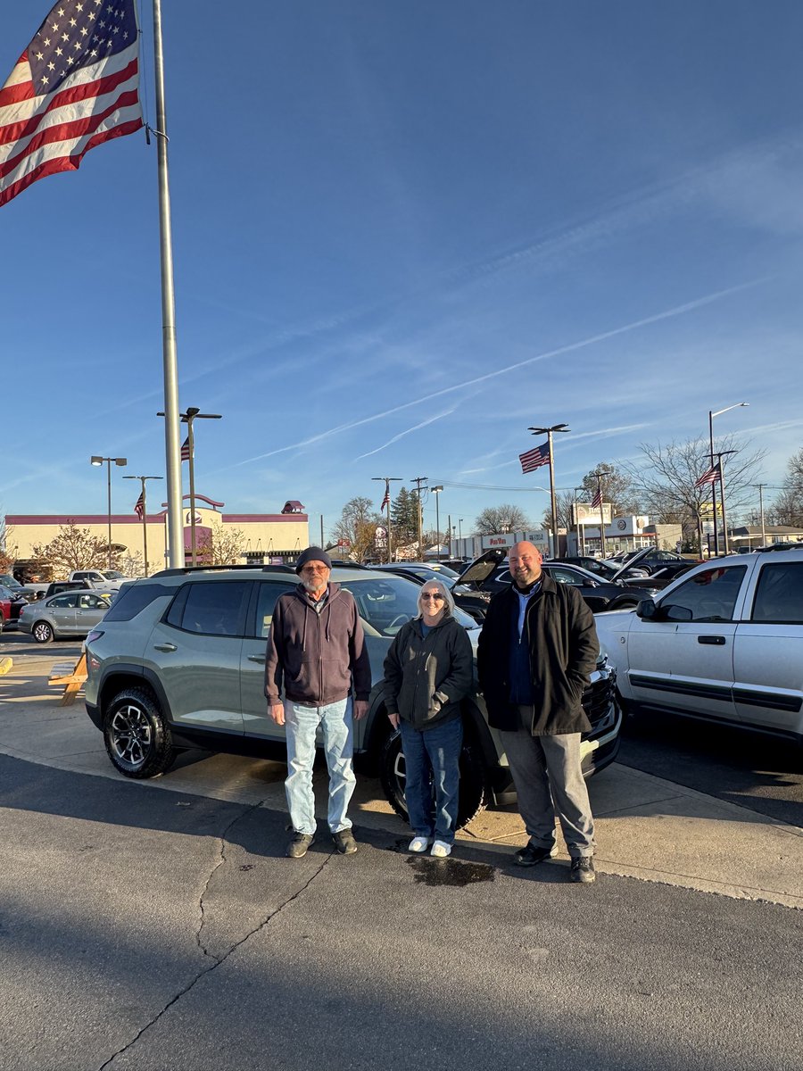 Congratulations to Bruce and Helen Raymond on his brand-new 2025 Chevy Equinox Active! Thank you for choosing Gates Chevy World and working with Sales Professional Tony Miller. Enjoy the ride, Bruce! 🏁