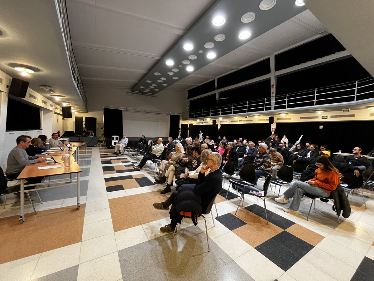 🖨️ Al Consell de Barri de #laMarina es presenta el #FabCasadelRellotge, el nou espai de fabricació digital i tecnologia a la Casa del Rellotge 👉🏽 ja.cat/FabRellotge

☝️🏽 Tot seguit, torn obert de paraules del veïnat:
▶️ ja.cat/Marina

x.com/BCN_SantsMont/…