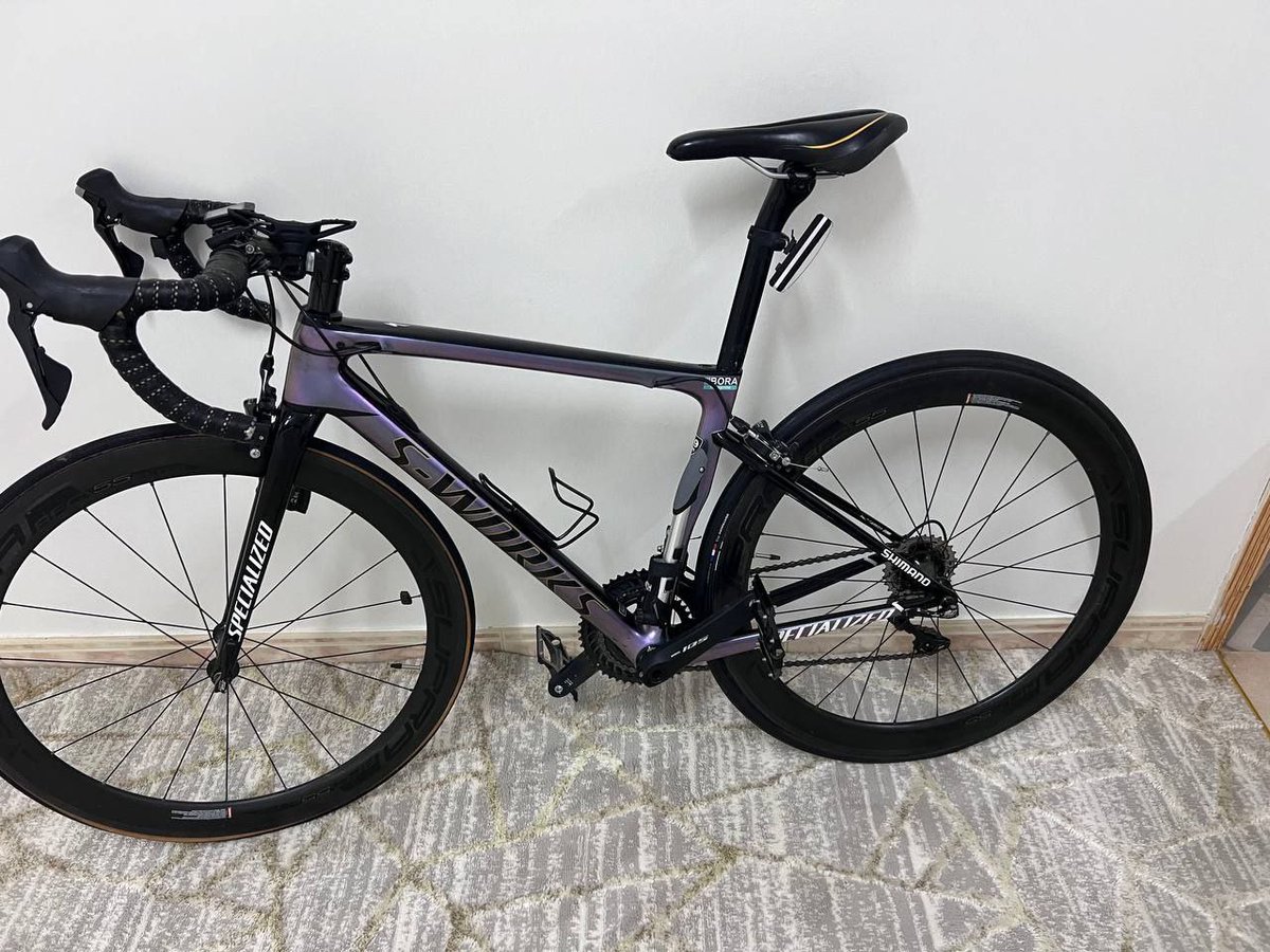 سبيشلايزد

نظيفه
11 سرعة
كاربون فايبر فريم تايوان مقاس 49 
طول 165-172
قيور اولتيقرا 
والكرنك 105
جنوط كاربون عمق 50
إنارة أمامية Fenix  1880 لومين
عداد سرعة
و حامل جوال 
و منفاخ متنقل
السعر: ٣٥٠٠ قابل للتفاوض
 بريده 
0506152676 رقم الجوال 
ملاحظة:
القير الخلفي يحتاج تغيير