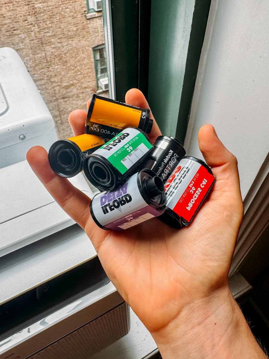 Crispybug_eth's tweet image. Hi 👋 I&apos;m Lucas, glad to see you on my page. 

A little about me: I love my dog, I love cooking, photography and biking 🚴‍♂️. 
In fact, I could have many hobbies if it weren&apos;t for my busyness at work ha ha ha ha ha

Check out my work at NFT here: opensea.io/crispybug