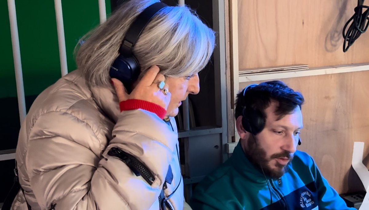 France TV & Vous (@francetvetvous) on Twitter photo ☀️ Une journée mémorable au cœur des coulisses de la série <a href="/UnSiGrandSoleil/">Un si grand soleil</a> pour les membres de notre programme de fidélité.
Au programme : échanges enrichissants avec les équipes de réalisation, scénario, costumes, maquillage, image, son et post-production. Un moment unique ! ☀️ Une journée mémorable au cœur des coulisses de la série <a href="/UnSiGrandSoleil/">Un si grand soleil</a> pour les membres de notre programme de fidélité.
Au programme : échanges enrichissants avec les équipes de réalisation, scénario, costumes, maquillage, image, son et post-production. Un moment unique !