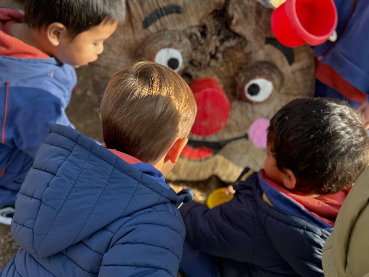 CEM1931's tweet photo. |INFANTIL|
🌞Avui els infants d’Educació Infantil hem gaudit d’un dia de sol a Gallecs en companyia d’algunes famílies!
I… sabeu què hem trobat? Ens hem trobat el TIÓ‼️🪵💫
Ara comença l’aventura a l’escola amb ell!
#somcem #escola #educació #tradicions #molletdelvalles https://t.co/ZH9VcM4CDk