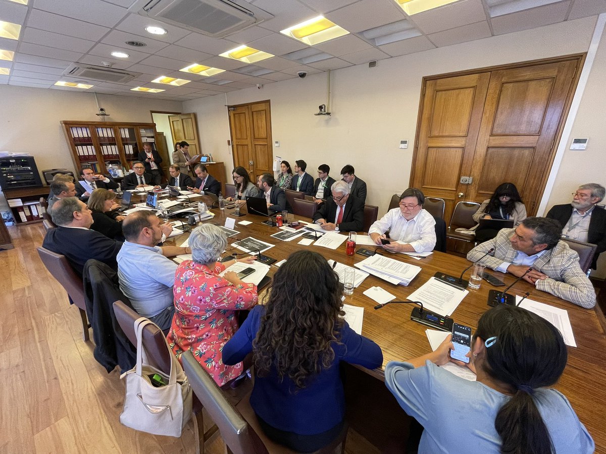 EconomiaSubse's tweet photo. 🗳️ AHORA | El @meconomia, Nicolás Grau, y la @EconomiaSubse, Javiera Petersen, participan de la votación hasta total despacho del proyecto de Ley que crea #Afide, la Agencia de Financiamiento e Inversión para el Desarrollo, y la autoriza a participar en fondos de fondos, en la Comisión de Hacienda de la @Camara_cl. 

👉🏼 Sigue en vivo: https://t.co/wliOLERIw2