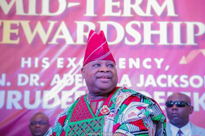 Adeniyiseyi15's tweet photo. What they cannot do when they were here, we are doing it and they are every where spin balderdash. Osun can never trust your party again.
Governor Adeleke is in charge.
#ImoleImpactfulGovernance
#ImoleTill2030
#AdelekeMidtermScorecard https://t.co/TIVNBjGYa9