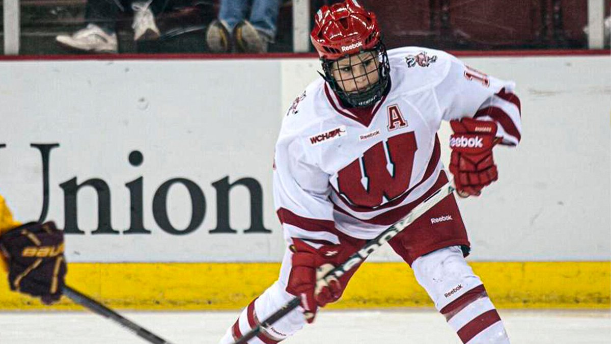 WCHA_WHockey's tweet photo. ⭐️𝗨.𝗦. 𝗛𝗼𝗰𝗸𝗲𝘆 𝗛𝗮𝗹𝗹 𝗼𝗳 𝗙𝗮𝗺𝗲 𝗜𝗻𝗱𝘂𝗰𝘁𝗲𝗲⭐️

Congratulations to former WCHA standout @BadgerWHockey's Brianna Decker on being inducted into the #USHHOF tonight! 👏

🗞️https://t.co/5LDNWnIL4M

@Bdecker14 https://t.co/m9qtIFNlSQ