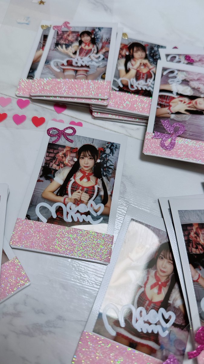 やっぱし深夜がはかどる🥺!💪
今回も15~19パターンくらい落書き作ってるよ♡
これはキラキラシールまみれのやつ💭
ここから宛名と落書きもプラスするけど
すでにかわいい🩷!! #クリスマス宿題チェキ https://t.co/GqqYKEfVFp
