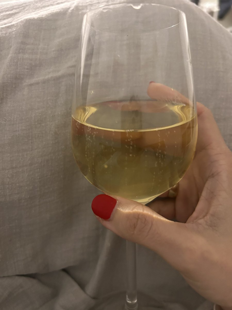 CN Alkohol 
Die wahrscheinlich einzige WHO kodexkonforme Kooperation mit der Industrie hab ich <a href="/WeingutSanders/">Weingut-Sanders</a> zu verdanken. Die haben diese Woche sehr aktiv zum Wohlbefinden dieser Hebamme beigetragen 🥰🥂🍾