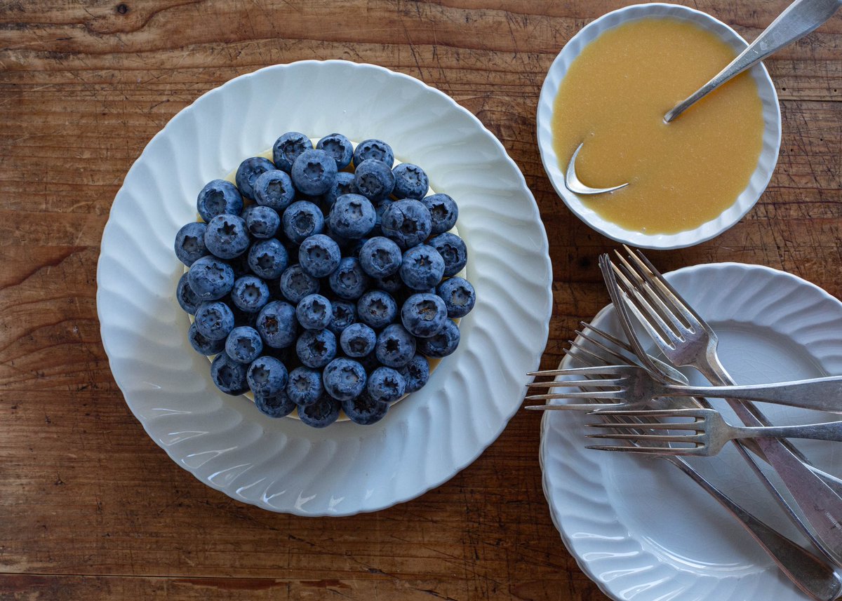 Lemon Blueberry Cheesecake 🍋🫐 crowned with a luscious lemon gin sauce that’s as smooth as it is zesty🍴✨

Find the full recipe, plus links to Staple Gin and @freshdirect groceries, below: linkin.bio/rachaelray/

#Cheesecake #Lemon #Blueberry #StapleGin #FreshDirect