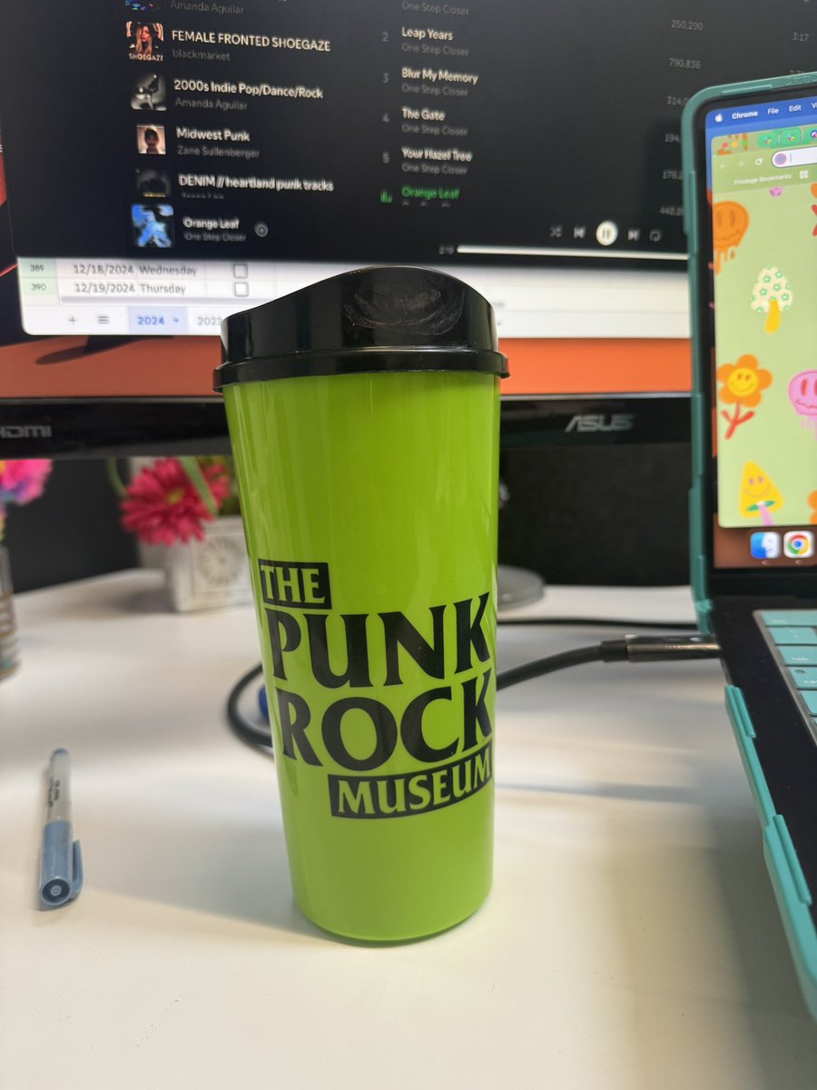 _glitterb0mb_'s tweet image. ☕️☕️ #thepunkrockmuseum