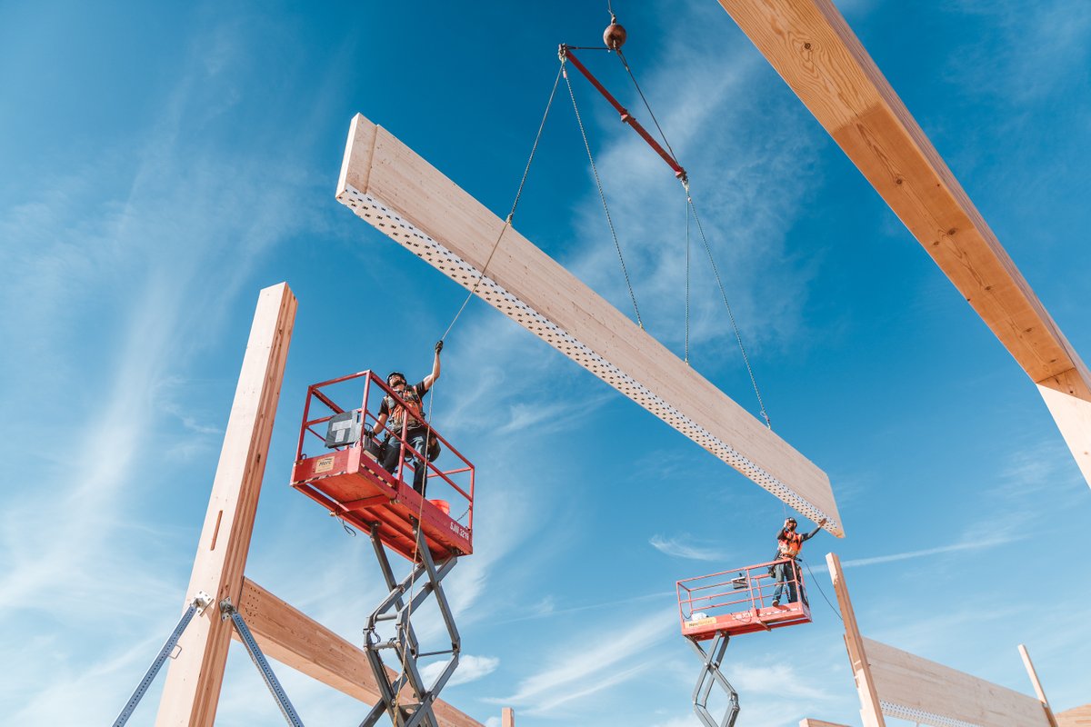 Glulams are flying across the blue fall skies this week in Washington. This project has over 1,800 unique glulam beams, all fabricated locally at our Portland, Oregon facility. 

Timberlab.com/services/fabri…