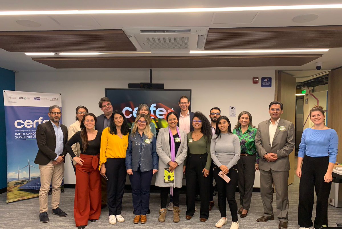 En el segundo día del Diálogo Colombo-Alemán sobre Energías Renovables, Ronald Upmann de BSW-Solar compartió valiosas experiencias sobre el desarrollo y fortalecimiento de asociaciones renovables en Alemania.
#EnergíasRenovables #CooperaciónInternacional #SoyCerfer #CerferLatam