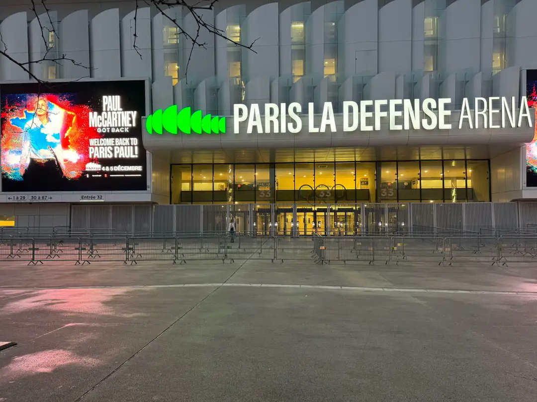 Tonight.. #PaulMcCartneyGotBack in #Paris #France