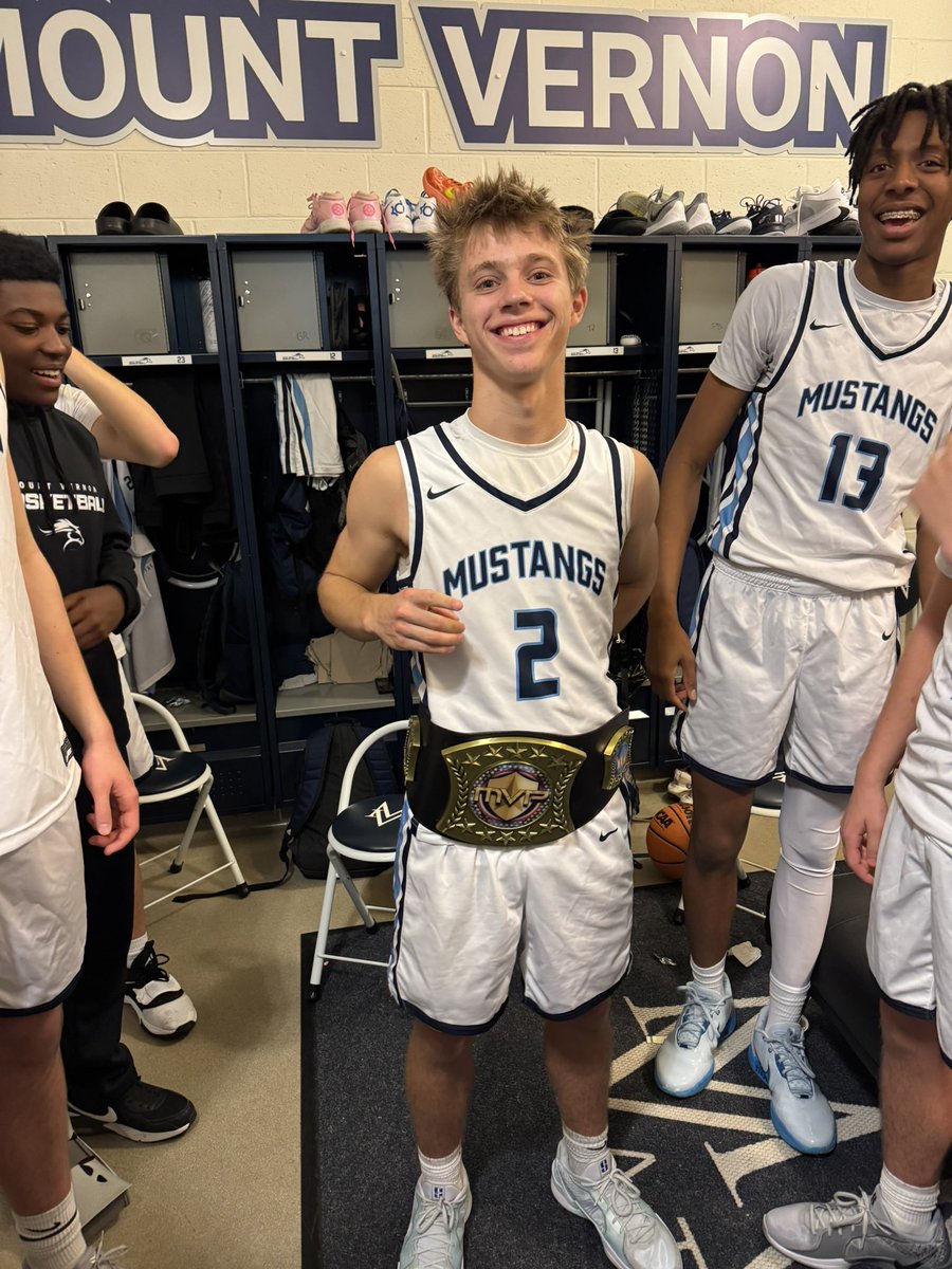 CoachDungan's tweet image. 26’ @GabeAlterman has turned the corner for us this year. Facilitating, leadership, scoring, doing all of the intangibles, and continuing to display his #GRIT! Proven winner that has the heart of a champion. He is avg 12ppg, 4rpg, and 6apg. 🐎