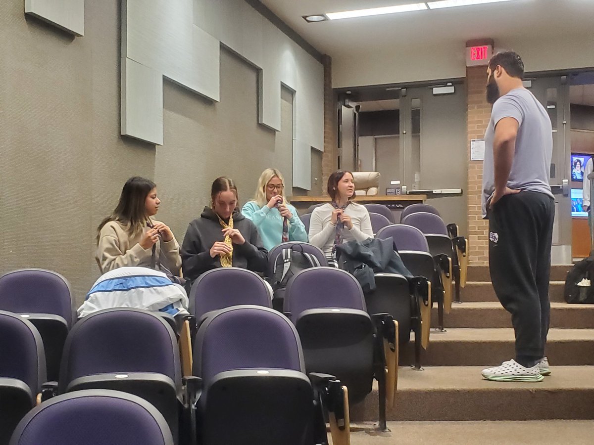 ladyjackATC's tweet photo. Last day of SFA 101 and everyone learned the art of tying a tie. #ItsMOREthanaGame #AxeEm https://t.co/sg9iSfdwbr