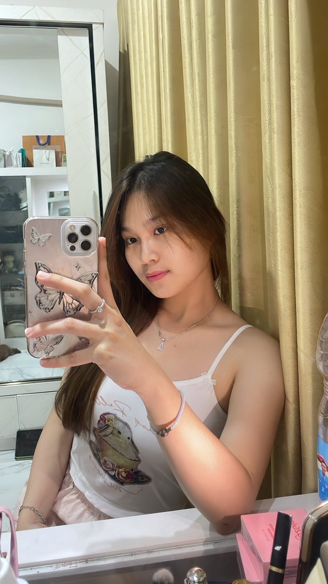 Ada yg mantep💋🔞😋 : trakteer.id/verllyaling_