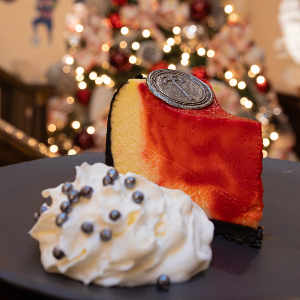 ThePalmMx's tweet photo. Diciembre sabe a Red Velvet. ❤️

Disfruta de este delicioso postre de temporada durante todo este mes. ¡Te esperamos para compartir la dulzura de las fiestas! 🦃✨

#RedVelvet #ThePalm #PostreDeTemporada #restaurantescdmx #polanco https://t.co/wOZenYZudU