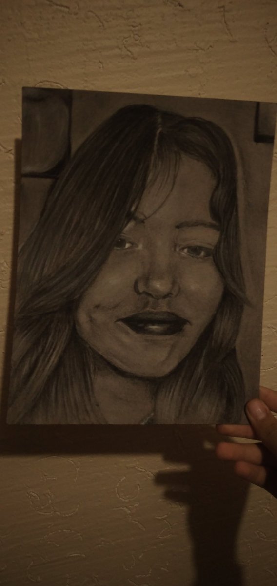 Tanoo0G's tweet photo. @PlatanoSans Desde que tengo memoria se dibujar, pero dónde más recuerdo fue en el kinder donde me decían que dibujaba demaciado bien para ser un niño y así fui mejorando durante primaria, pero en secundaria tuve un bum de calidad y mejore muchísimo que hasta ahora es el mismo dibujo que hago https://t.co/Z9wuR8NlrN