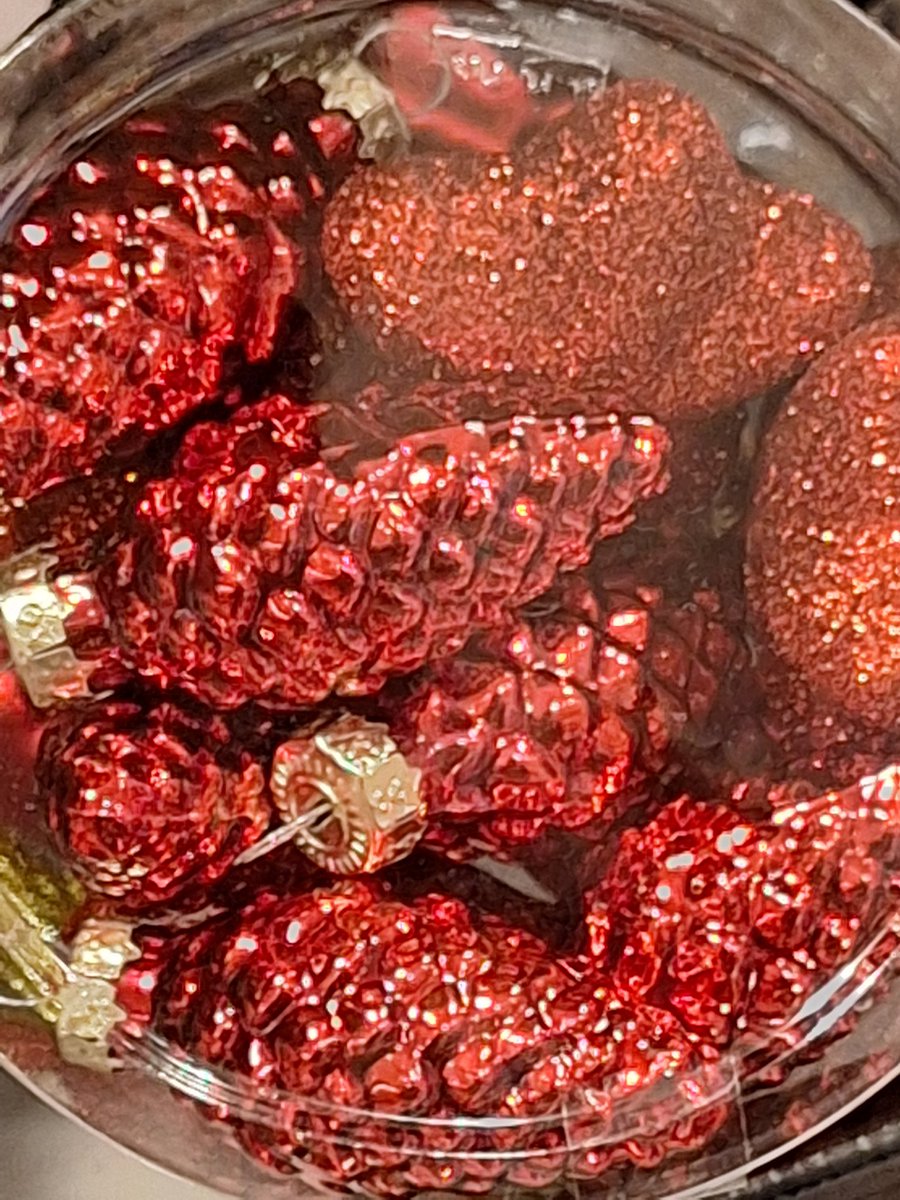 Beerw61x's tweet photo. Bij #Foto_Adventskalender van @josephiensierag zijn we bij #Dag4 #DecemberRood
Wijn is fijn, maar ook bier geeft plezier, en nog wat andere rode foto's zie je hier. https://t.co/o88jJET8tE