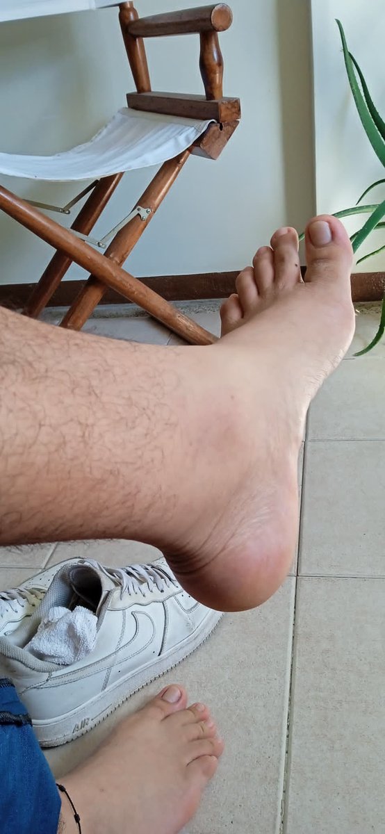 Mr_PieXpeque's tweet photo. Listo para que alguien venga a lamer mi pie deliciosamente 😌
#pies #feet #malefeet #piesdehombres #lamida #lick #Gay #gayfeet https://t.co/xcrqQ9eQfe